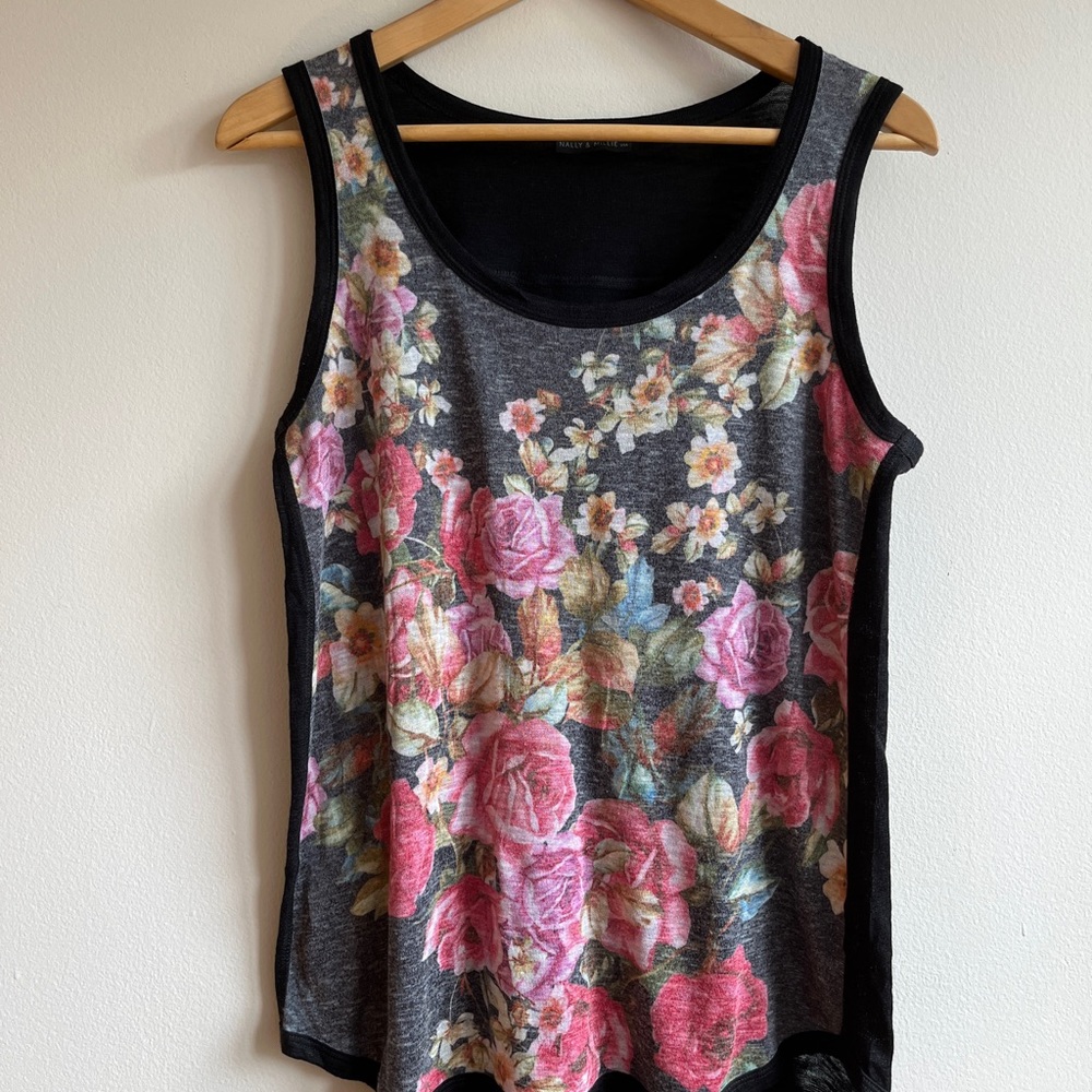 Nally & Millie Sleeveless Floral Tank Size Small